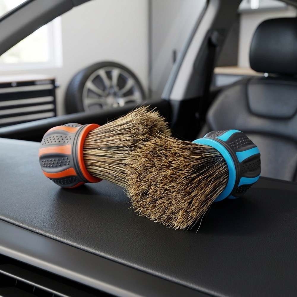 Dirt Brush Interior - แปรงสำหรับงานดูแลภายในรถยนต์ แปรงทำความสะอาดรถยนต์ ดีไซน์กะทัดรัด เครื่องมือกำจัดสิ่งสกปรก ขนแปรงหมูนุ่มปานกลาง
