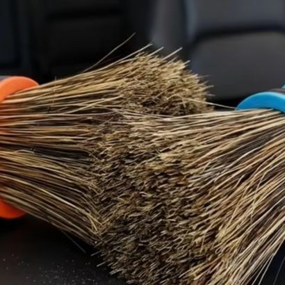 Dirt Brush Interior - แปรงสำหรับงานดูแลภายในรถยนต์ แปรงทำความสะอาดรถยนต์ ดีไซน์กะทัดรัด เครื่องมือกำจัดสิ่งสกปรก ขนแปรงหมูนุ่มปานกลาง